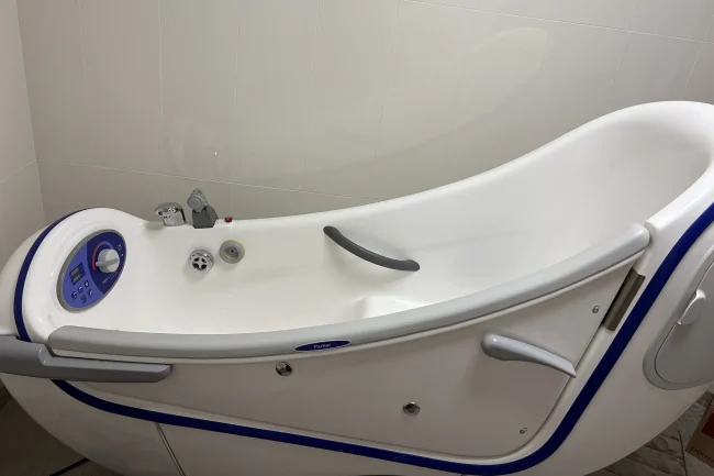 La balnéothérapie en baignoire pour Emeis Paris 17ème